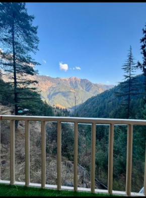 UrWish TreeHouse cottageJacuzzi